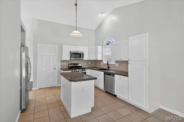 $380,000 | 260 Fairington Drive, Troy, IL 62294