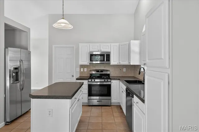 $380,000 | 260 Fairington Drive, Troy, IL 62294