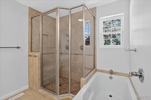 $380,000 | 260 Fairington Drive, Troy, IL 62294