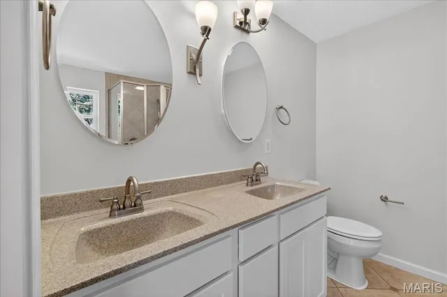 $380,000 | 260 Fairington Drive, Troy, IL 62294