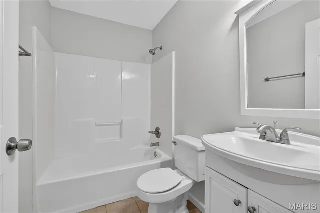 $380,000 | 260 Fairington Drive, Troy, IL 62294