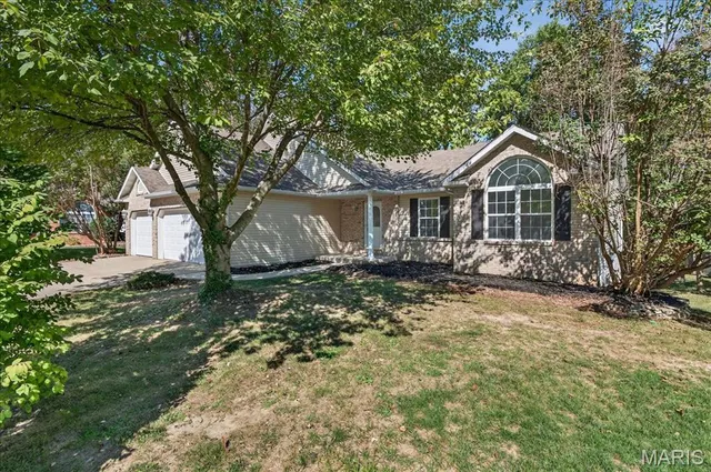 $380,000 | 260 Fairington Drive, Troy, IL 62294