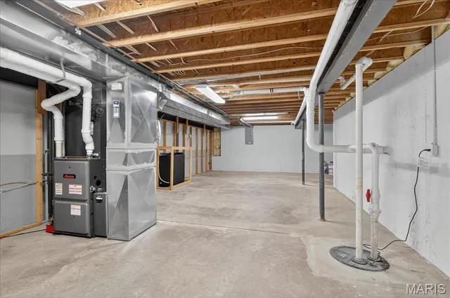 $380,000 | 260 Fairington Drive, Troy, IL 62294