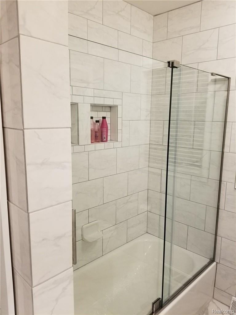 2374 West Newburg Road Carleton, MI 48117 - Photo 21 of 41 32.jpg