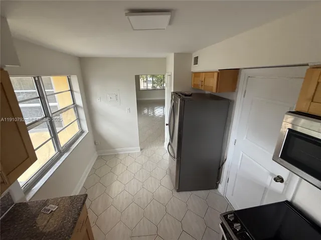 a view of a yard with a tree