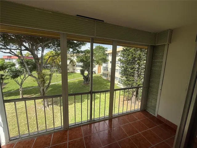 $2,095 | 1540 Northeast 191st Street, Unit 345, Miami, FL 33179
