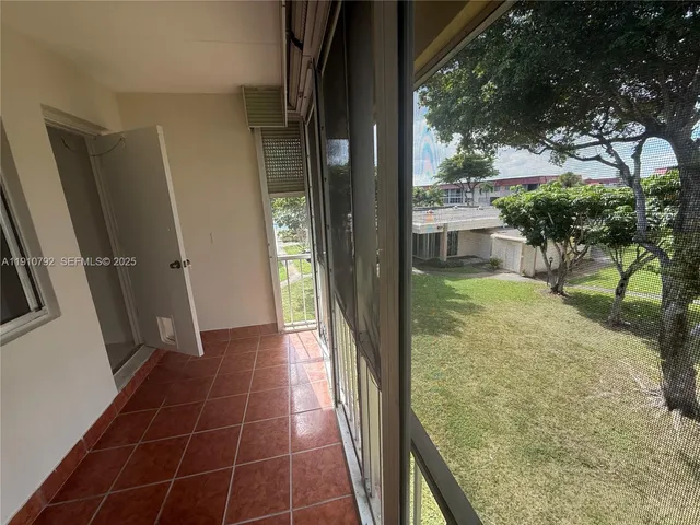 $2,095 | 1540 Northeast 191st Street, Unit 345, Miami, FL 33179