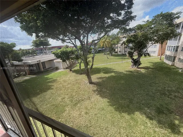 $2,095 | 1540 Northeast 191st Street, Unit 345, Miami, FL 33179