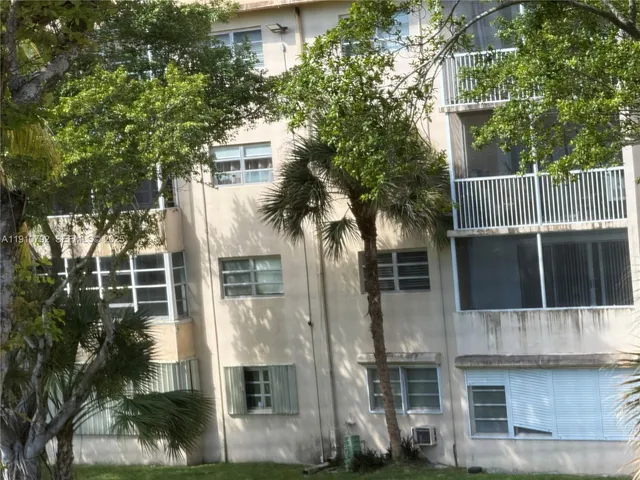 $2,095 | 1540 Northeast 191st Street, Unit 345, Miami, FL 33179