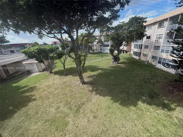 $2,095 | 1540 Northeast 191st Street, Unit 345, Miami, FL 33179