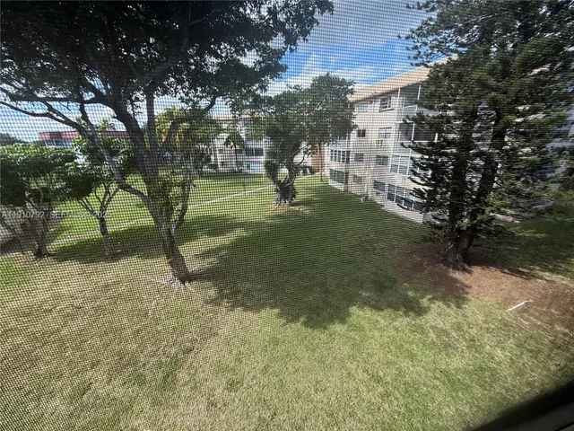 $2,095 | 1540 Northeast 191st Street, Unit 345, Miami, FL 33179