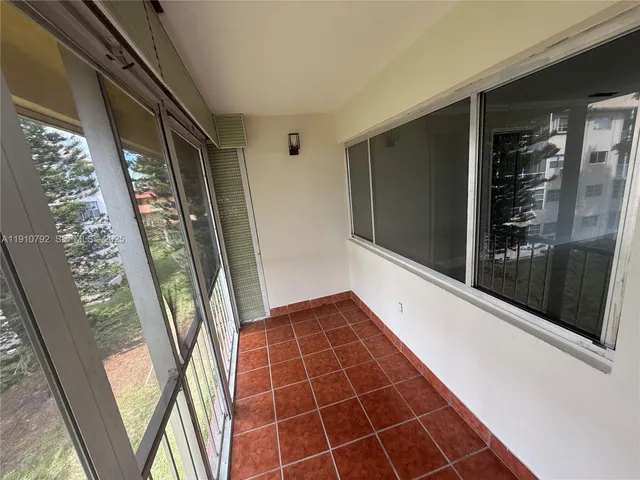 $2,095 | 1540 Northeast 191st Street, Unit 345, Miami, FL 33179