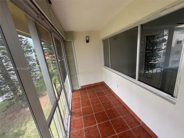 $2,095 | 1540 Northeast 191st Street, Unit 345, Miami, FL 33179