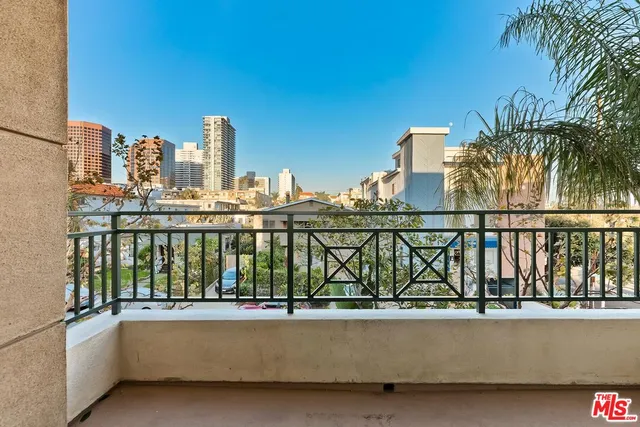 $5,195 | 1257 Brockton Avenue, Unit 302, Los Angeles, CA 90025