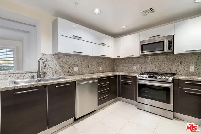 $5,195 | 1257 Brockton Avenue, Unit 302, Los Angeles, CA 90025