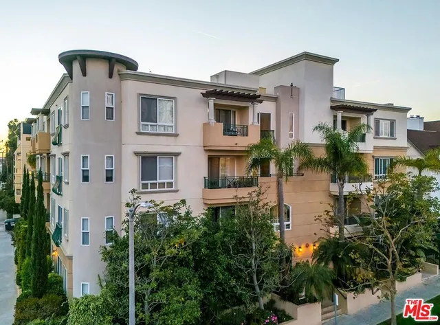 $5,195 | 1257 Brockton Avenue, Unit 302, Los Angeles, CA 90025