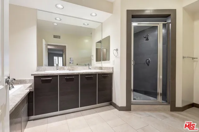 $5,195 | 1257 Brockton Avenue, Unit 302, Los Angeles, CA 90025