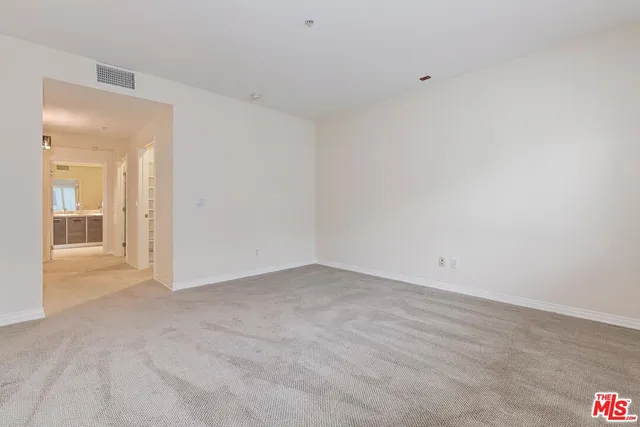 $5,195 | 1257 Brockton Avenue, Unit 302, Los Angeles, CA 90025