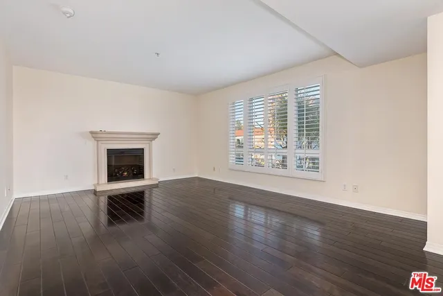 $5,195 | 1257 Brockton Avenue, Unit 302, Los Angeles, CA 90025