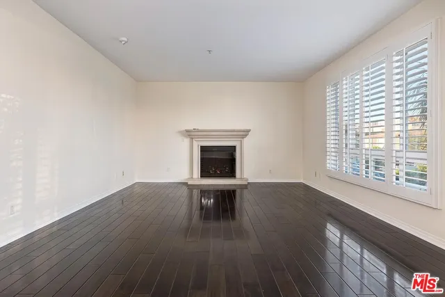 $5,195 | 1257 Brockton Avenue, Unit 302, Los Angeles, CA 90025