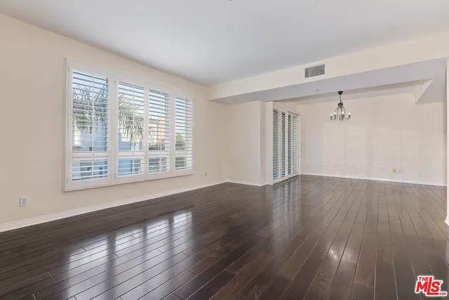 $5,195 | 1257 Brockton Avenue, Unit 302, Los Angeles, CA 90025