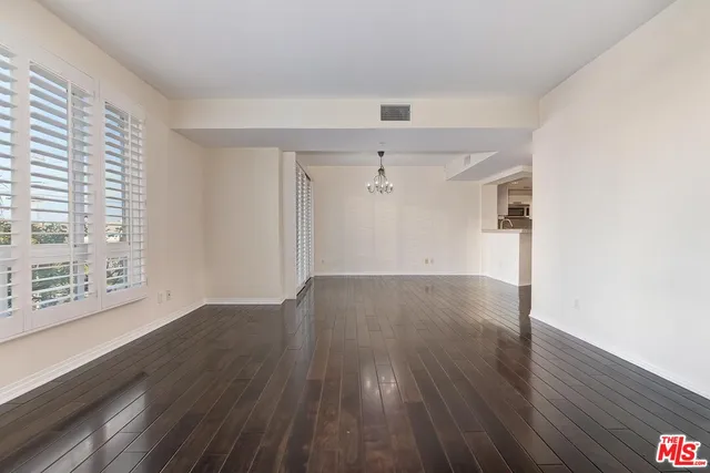 $5,195 | 1257 Brockton Avenue, Unit 302, Los Angeles, CA 90025