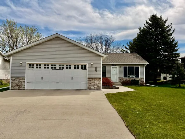 $329,900 | 1708 Clifton Avenue, Worthington, MN 56187