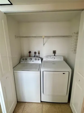 $2,600 | 9961 Northwest 9th St Circle, Unit 818, Miami, FL 33172