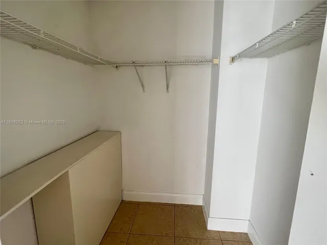 $2,600 | 9961 Northwest 9th St Circle, Unit 818, Miami, FL 33172