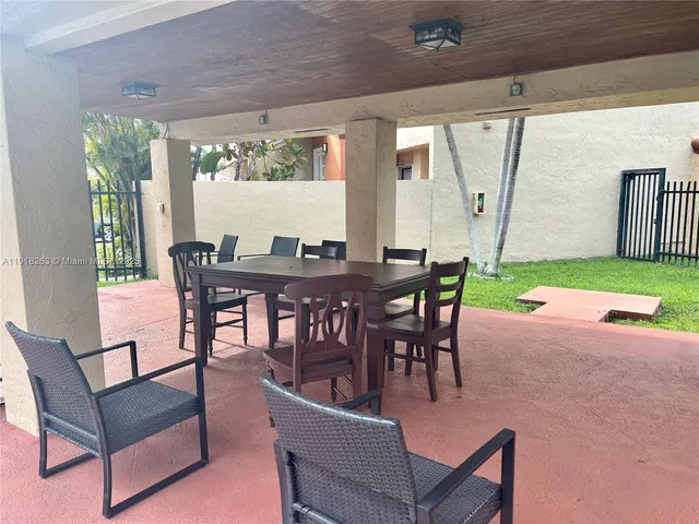 $2,600 | 9961 Northwest 9th St Circle, Unit 818, Miami, FL 33172