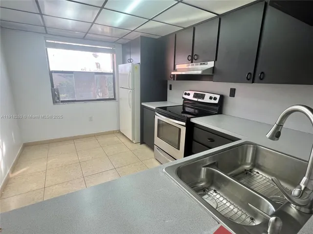 $2,600 | 9961 Northwest 9th St Circle, Unit 818, Miami, FL 33172