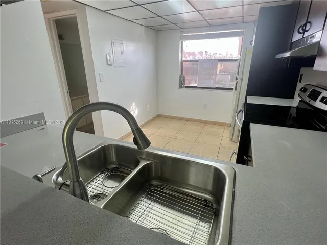 $2,600 | 9961 Northwest 9th St Circle, Unit 818, Miami, FL 33172