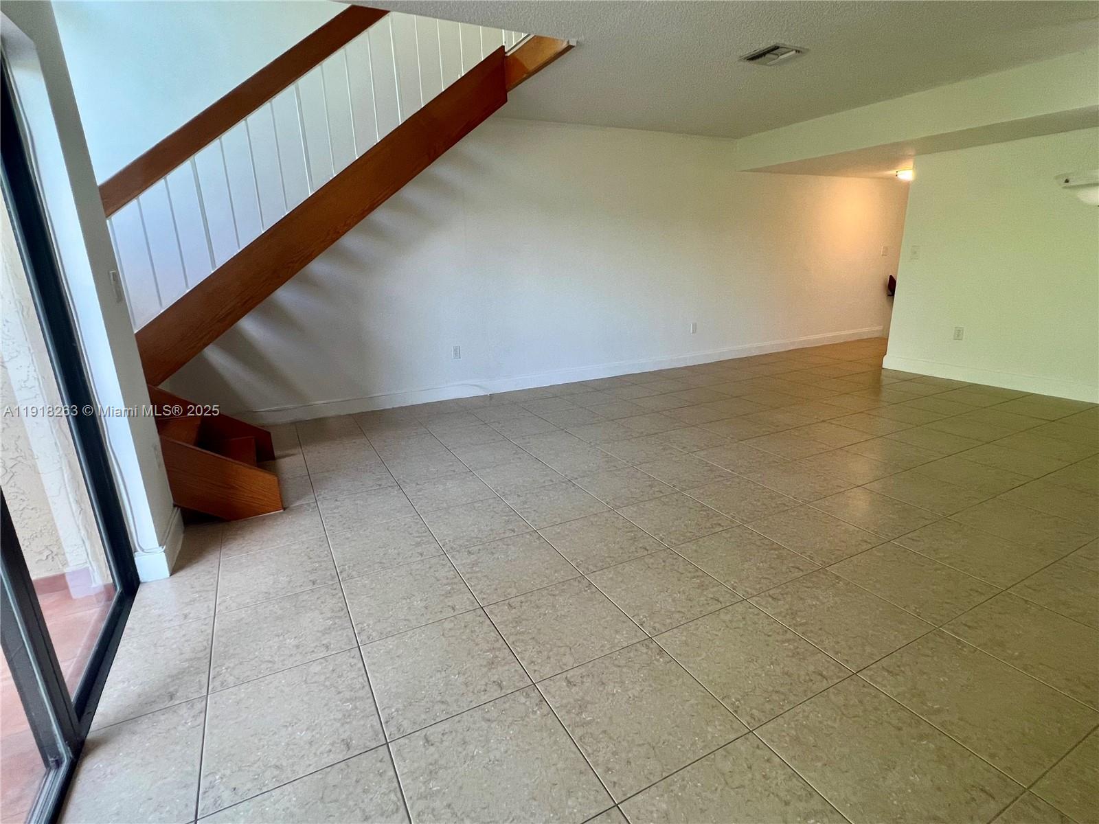 9961 Northwest 9th St Circle, Unit 818 Miami, FL 33172 - Photo 9 of 25 a view of entryway