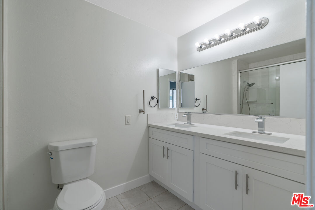 46 Eagle Point Irvine, CA 92604 - Photo 21 of 30 a bathroom with a toilet sink and mirror