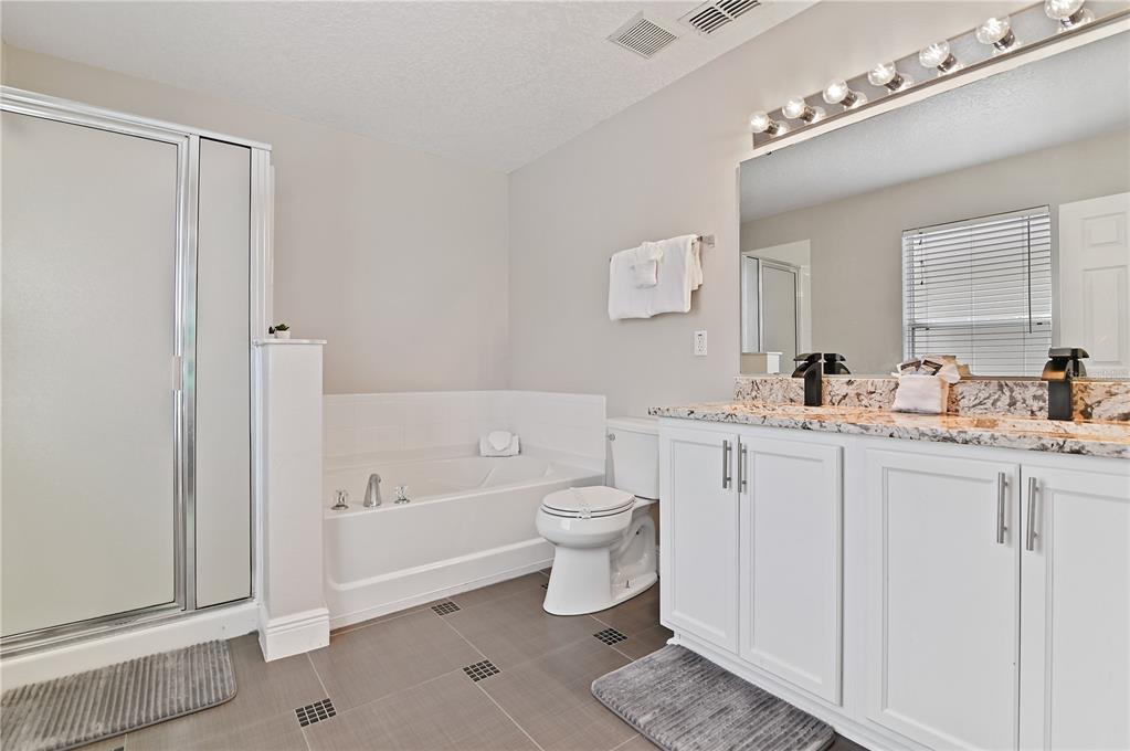 701 Kettering Road Davenport, FL 33897 - Photo 20 of 41 a bathroom with a toilet a sink and a bathtub