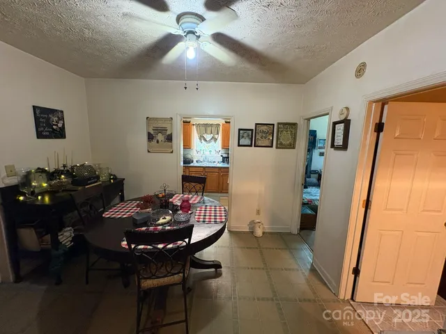 a view of a livingroom with furniture