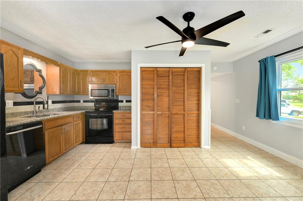 230 Southwest Pinetree Lane Lee's Summit, MO 64063 - Photo 7 of 31