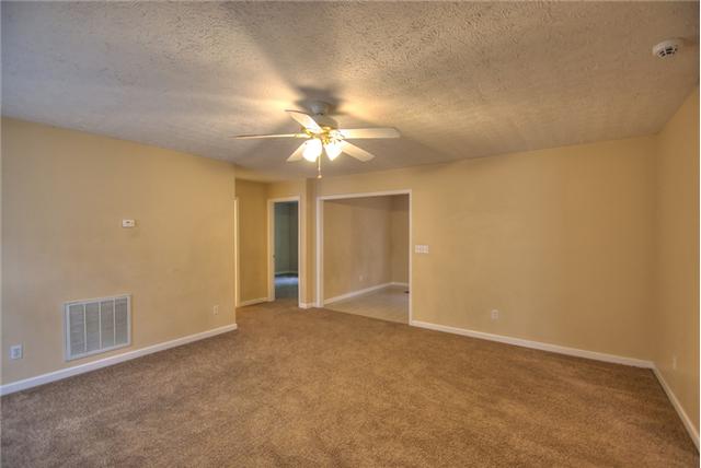 140 Hickory Ridge Woodbury, TN 37190 - Photo 5 of 14 17x16 Living area