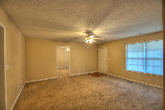 140 Hickory Ridge Woodbury, TN 37190 - Photo 6 of 14 Another view of the living area.