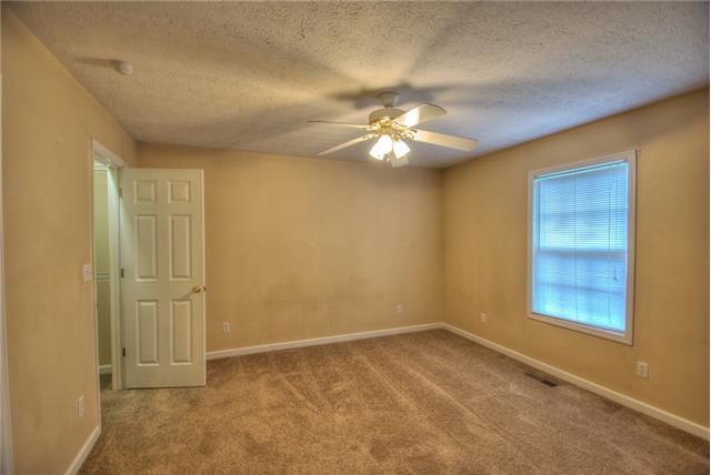 140 Hickory Ridge Woodbury, TN 37190 - Photo 7 of 14 Master Bedroom measures 13x13 w/ spacious walk-in closet.