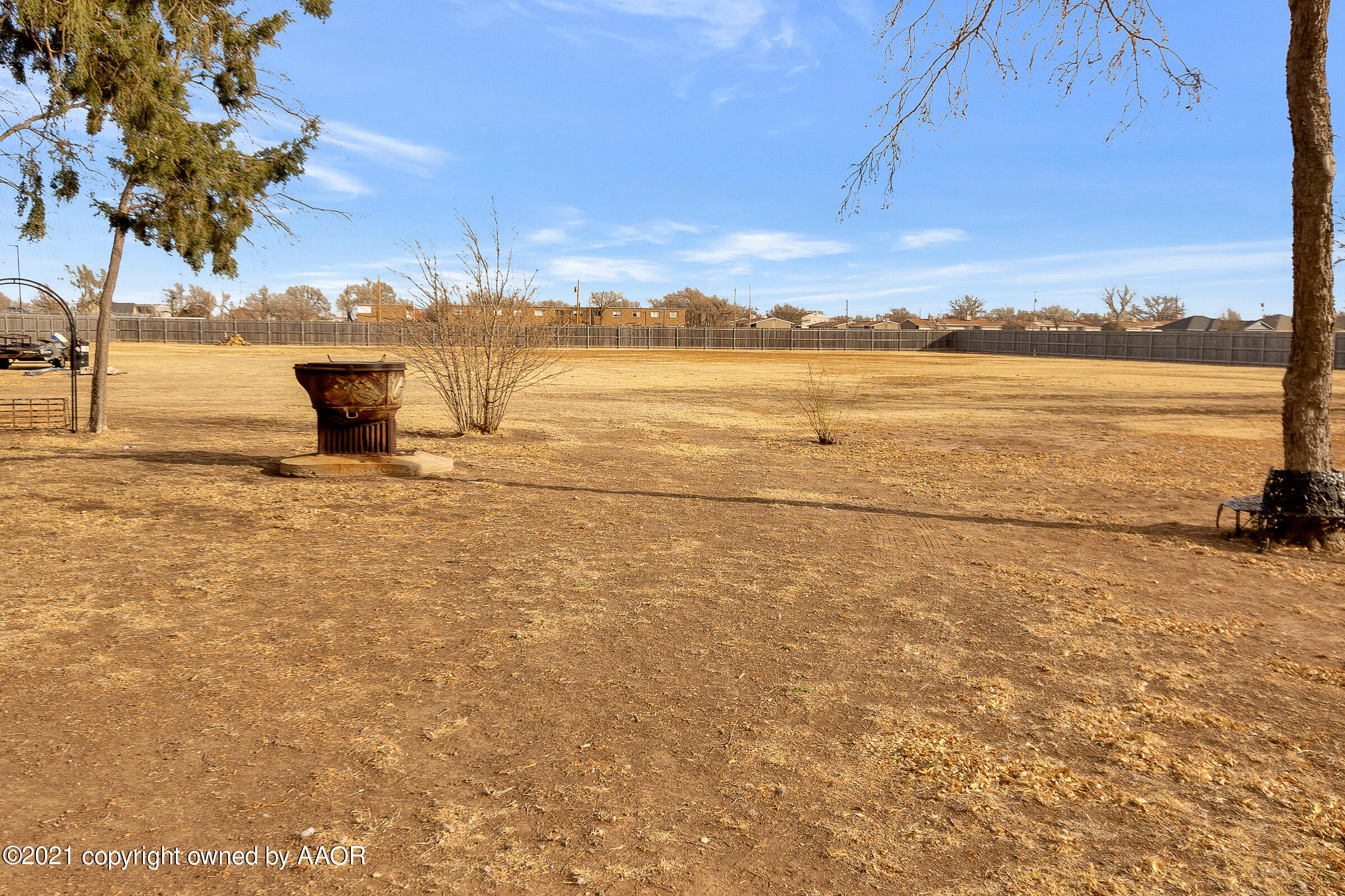 2501 South Grand Street Amarillo, TX 79103 - Photo 20 of 80 massive parking area
