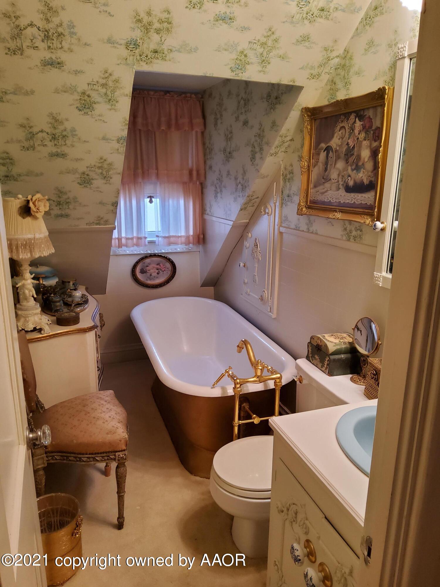 2501 South Grand Street Amarillo, TX 79103 - Photo 59 of 80 a bathroom with a sink a toilet and a mirror
