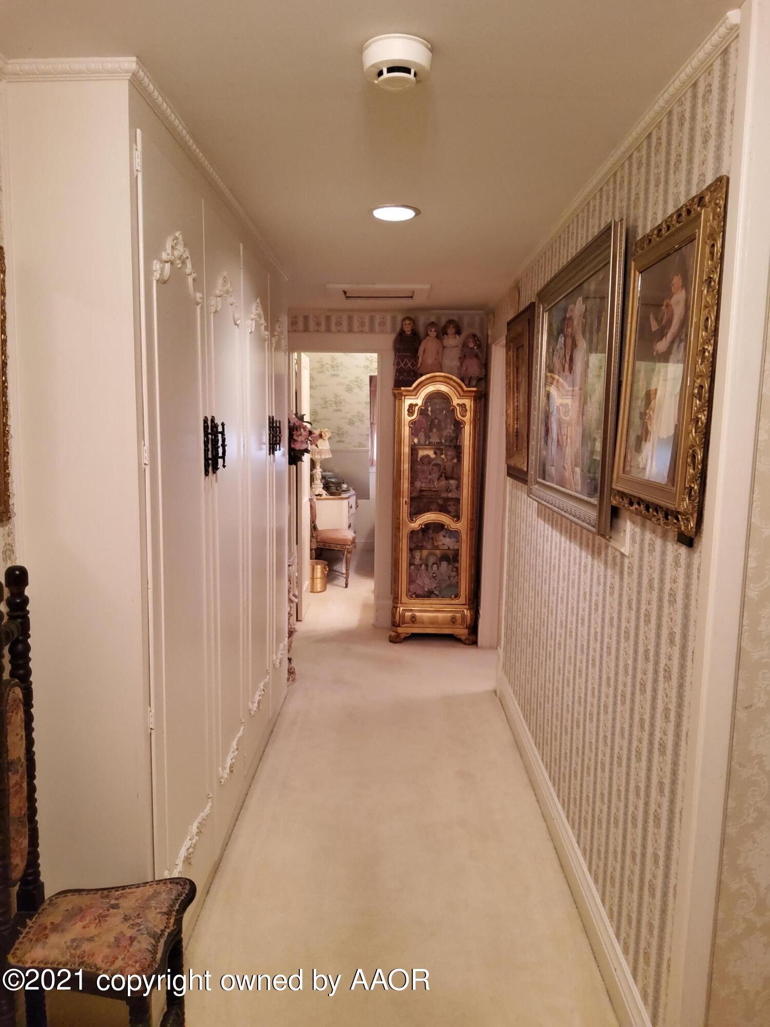 2501 South Grand Street Amarillo, TX 79103 - Photo 60 of 80 Upstairs Hallway