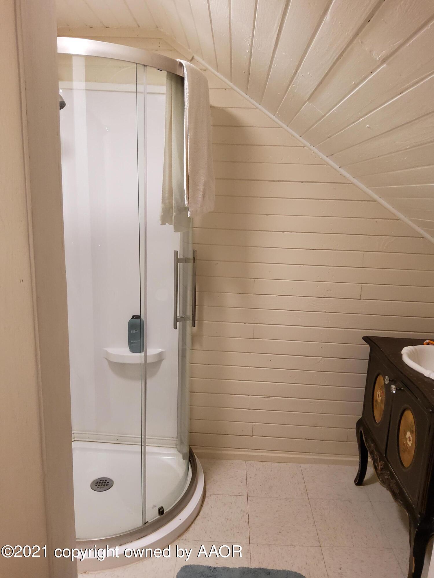 2501 South Grand Street Amarillo, TX 79103 - Photo 76 of 80 a bathroom with a shower