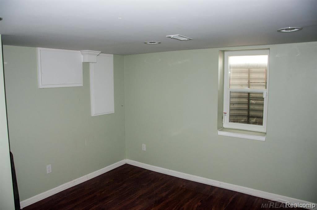 345 Hillview Street Rochester, MI 48306 - Photo 24 of 28 50154226-1F3623EC-54B6-40BA-B6A5-C6C40C24FD46.JPG