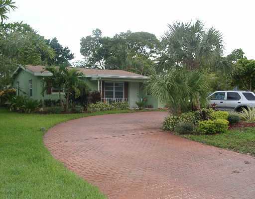124 Northwest 10th Street Boca Raton, FL 33432 - Photo 2 of 16 a view of house with yard and green space