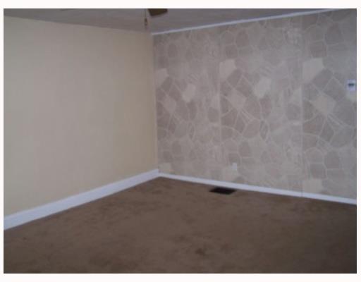 614 Roup Street Tarentum, PA 15084 - Photo 3 of 5 Living Room.