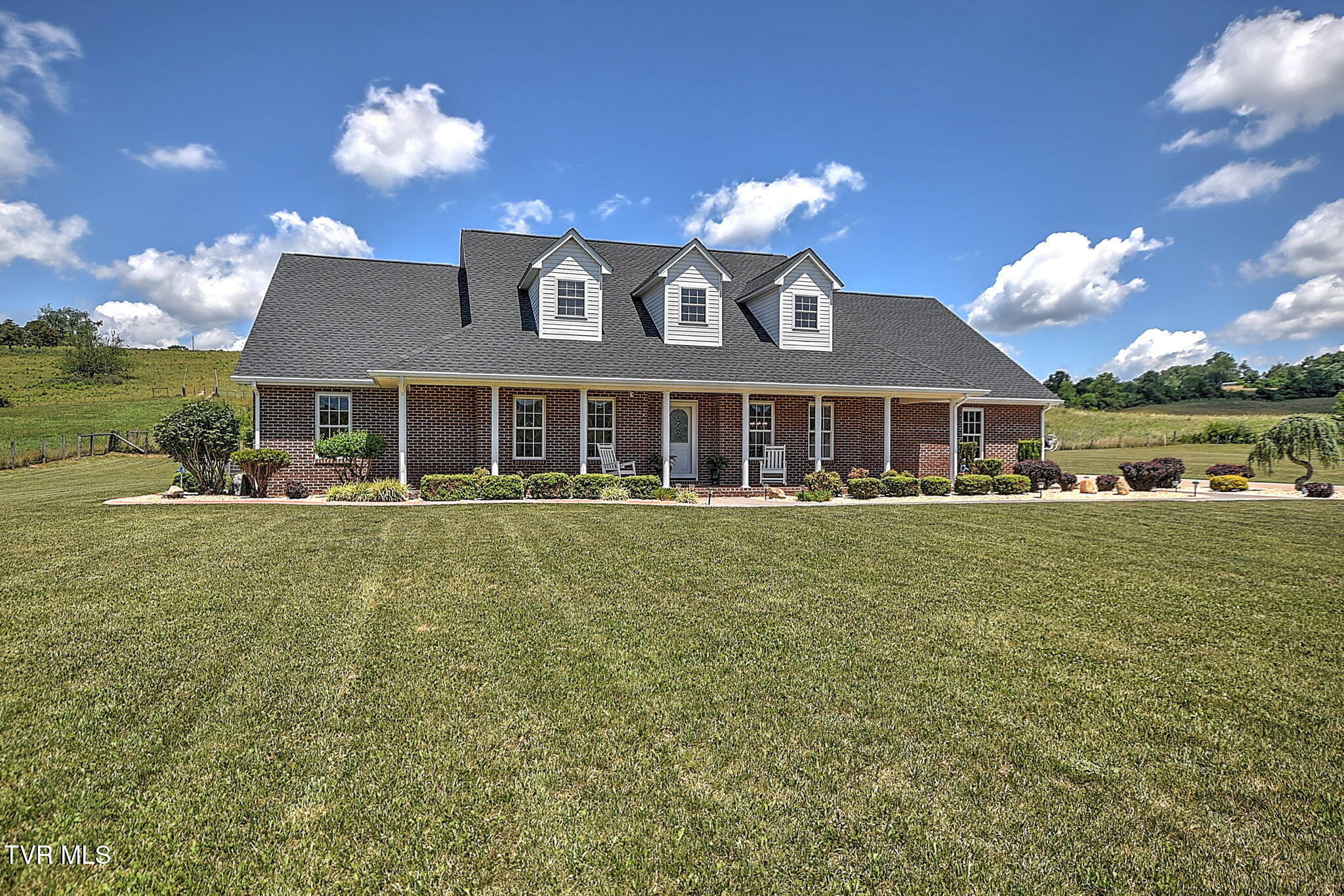 18137 Old Jonesboro Road Bristol, VA 24202 - Photo 3 of 90 5-web-or-mls-18137 Old Joboro GUnit-5
