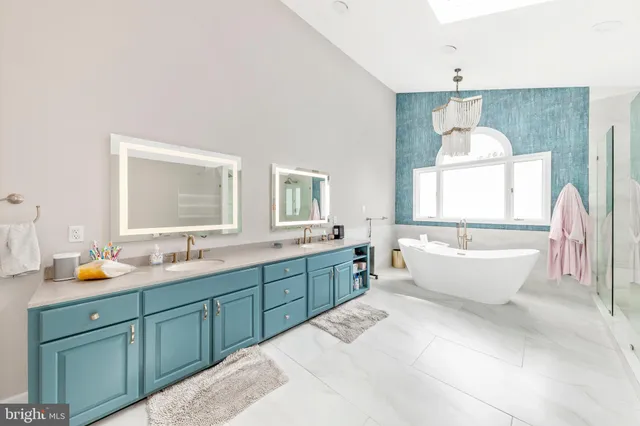 a view of a livingroom with furniture