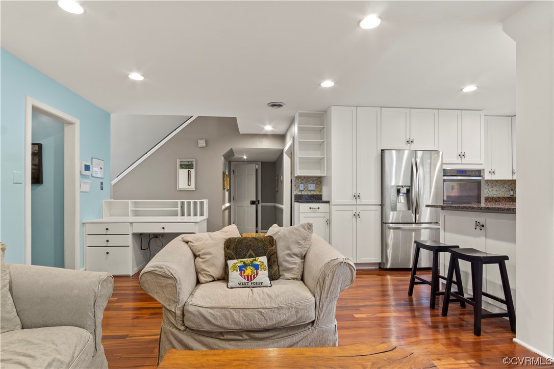 103 Overlook Drive Williamsburg, VA 23185 - Photo 16 of 50 a living room with furniture and kitchen view
